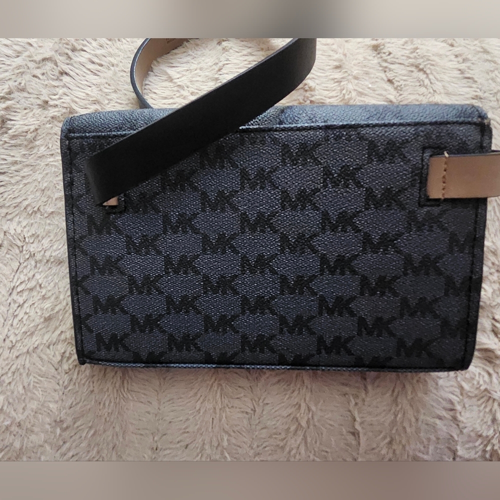 Michael Kors Black and Dark Gray Wallet Belt Bag EUC - Picture 2 of 3